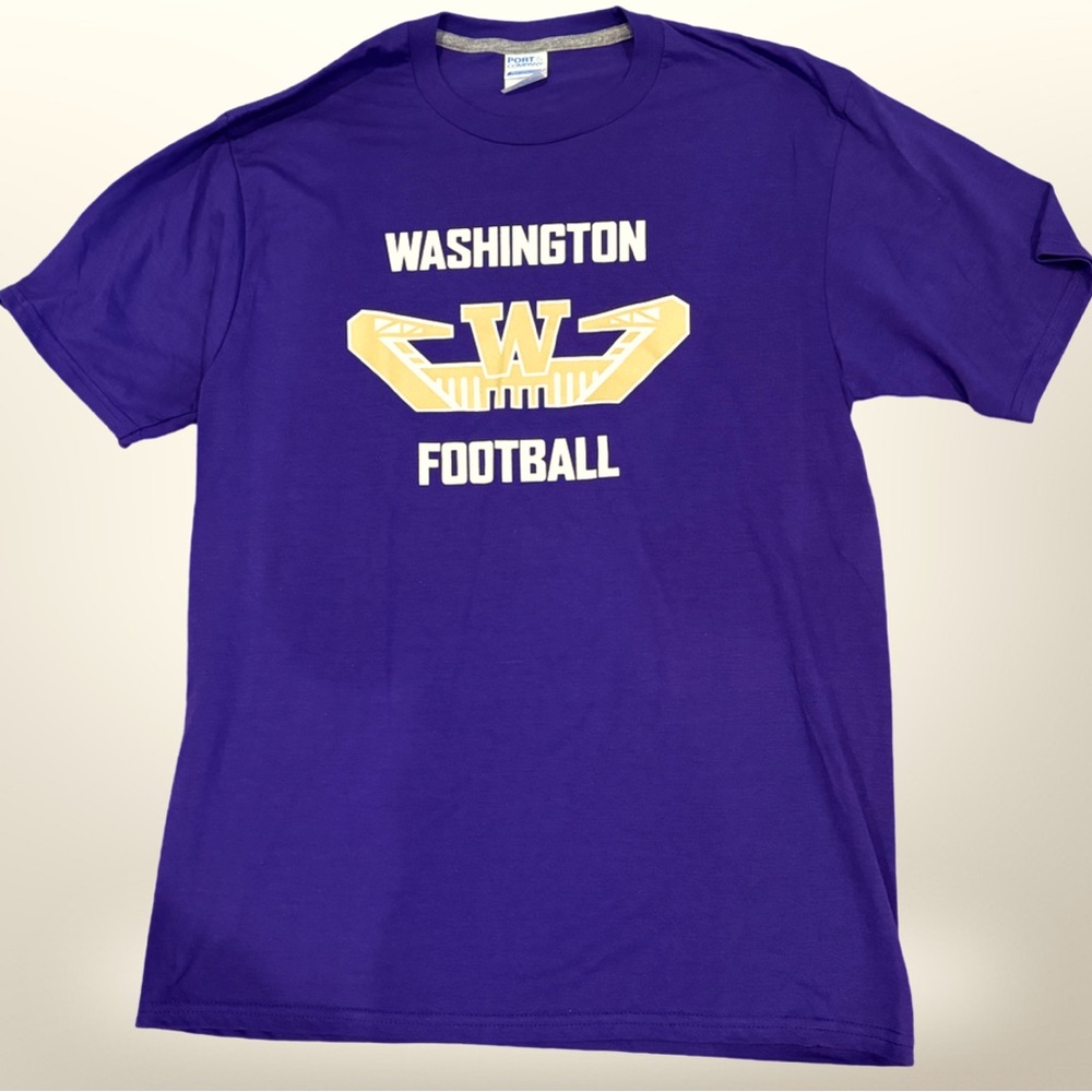 Brand New Washington Huskies Football Tshirt, men’s medium